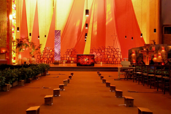 Innenraum der Kirche in Taizé